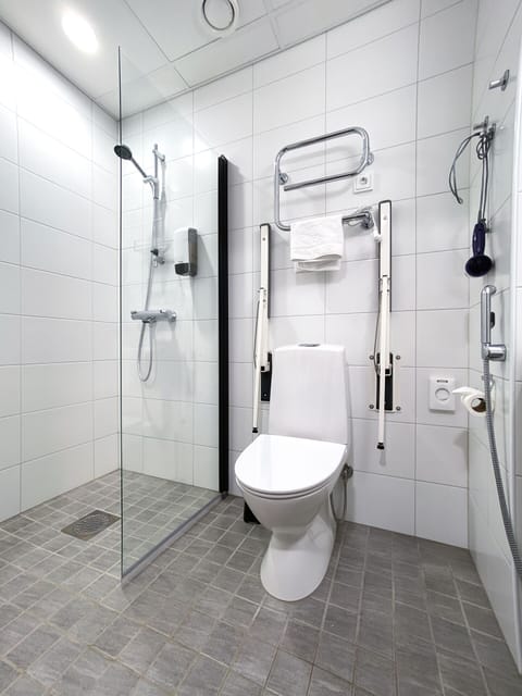 Double Room | Bathroom | Shower, bidet, towels, soap