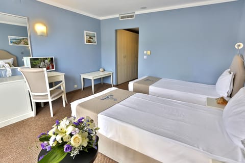 Double Room, Balcony, Park View | Minibar, desk, blackout drapes, iron/ironing board