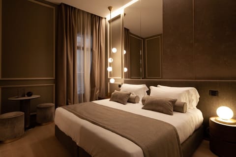 Family Room | Down comforters, minibar, in-room safe, individually furnished