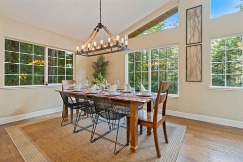 Indulge in the aromas of a home cooked meal as you peer out at the unhindered panoramic forest views.