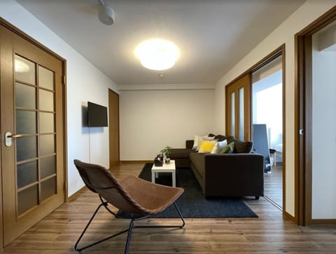 Apartment, 2 Bedrooms, Non Smoking (505) | Living area | Flat-screen TV