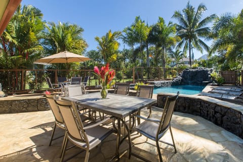 Plenty of room outdoors for any sized group.