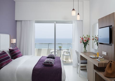 Junior Suite Sea View | Hypo-allergenic bedding, free WiFi, bed sheets