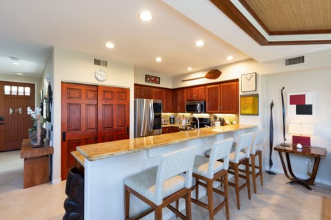 KITCHEN BREAKFAST BAR