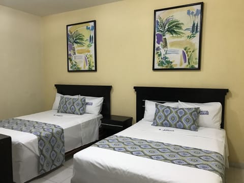 Family Double Room | Soundproofing, free WiFi, bed sheets