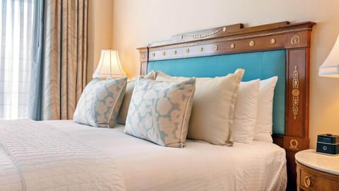 Presidential Suite | Premium bedding, down comforters, minibar, in-room safe