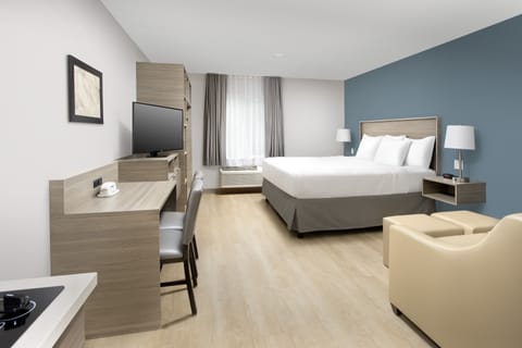 Room, 1 Queen Bed, Accessible, Non Smoking (Roll-In Shower) | Individually decorated, individually furnished, desk, laptop workspace