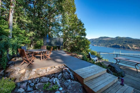 House, 2 Bedrooms | Balcony