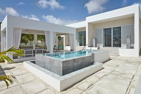 House, 3 Bedrooms | Outdoor spa tub