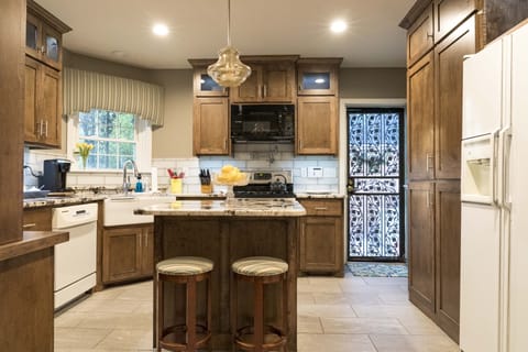 Kitchen: Stove, Oven, Toaster, Microwave, Keurig, pans, utensils, and more.