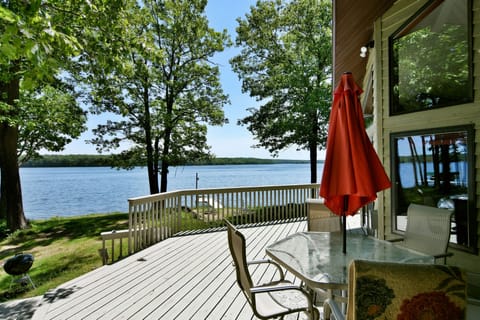 House, 4 Bedrooms | Balcony