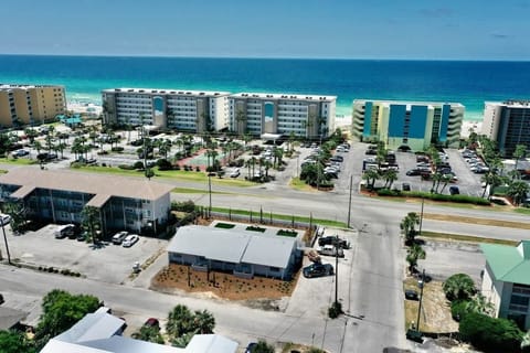 Barracuda Cottages, just steps from the beach