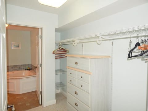Gulf King bedroom master closet