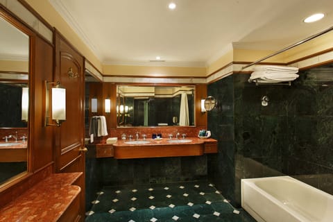 Luxury Suite | Property amenity