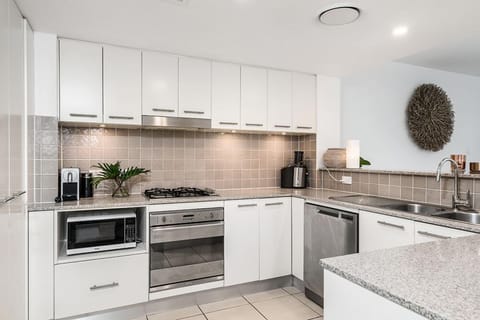 1 Bedroom Garden View Apartment | Private kitchen | Full-size fridge, microwave, oven, stovetop