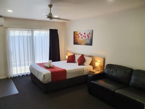Accessible Queen Room | Living area | 42-inch LCD TV with digital channels, TV