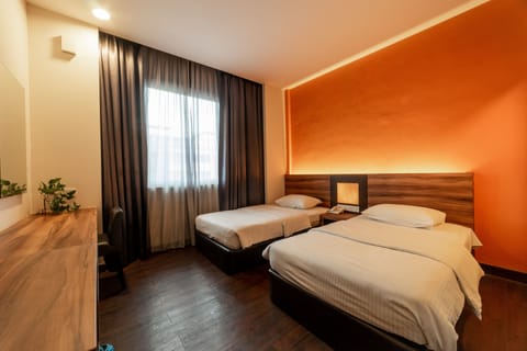 Deluxe Twin Room, City View | Desk, free WiFi, bed sheets
