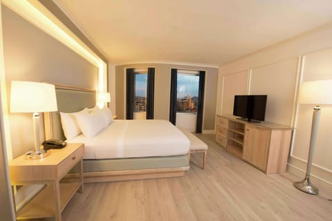 Junior Suite, 1 King Bed | Hypo-allergenic bedding, minibar, in-room safe, desk