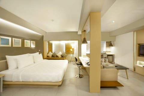 Junior Suite | Minibar, in-room safe, desk, free WiFi