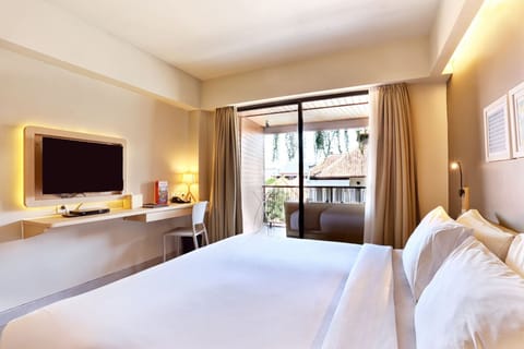 Deluxe Room, Balcony | Minibar, in-room safe, desk, free WiFi