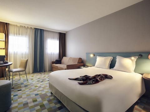 Family Room, Multiple Beds | In-room safe, desk, soundproofing, free cribs/infant beds