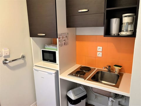 Twin Studio (2 people) accessible for persons with reduced mobility  | Private kitchen | Fridge, microwave, stovetop, coffee/tea maker