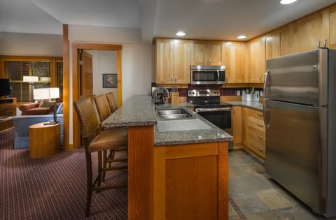 Suite, 3 Bedrooms | Private kitchen | Fridge, microwave, oven, stovetop