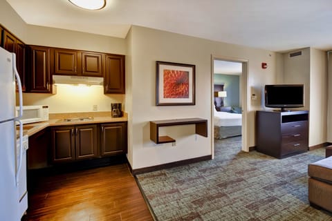 Suite, 1 Bedroom, Accessible, Kitchen (Communication, Accessible Tub) | Premium bedding, in-room safe, desk, laptop workspace