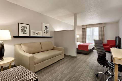 Studio Suite, 1 King Bed, Non Smoking | Premium bedding, in-room safe, desk, iron/ironing board