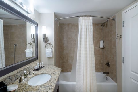 Two Doubles Suite Non Smoking | Bathroom | Combined shower/tub, designer toiletries, hair dryer, towels