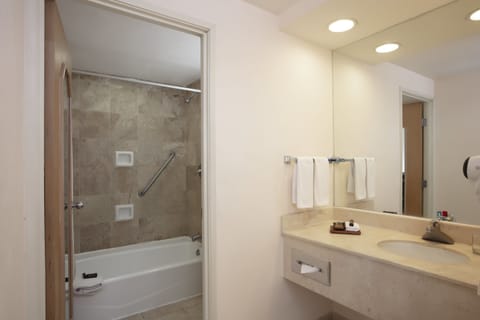 Combined shower/tub, deep soaking tub, free toiletries, hair dryer