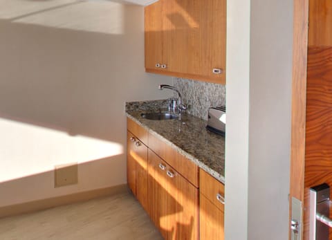 Standard Suite, 1 Bedroom, Kitchenette (2 Bath) | Private kitchenette | Fridge, microwave, coffee/tea maker, electric kettle