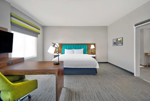 Suite, 1 King Bed, Accessible (Mobility & Hearing, Roll-In Shower) | Free WiFi, bed sheets