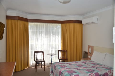 Family Room | Minibar, in-room safe, iron/ironing board, free WiFi