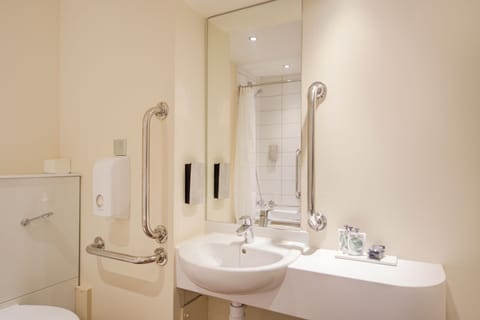 Deluxe Double Room, 1 Double Bed | Bathroom | Free toiletries, towels, shampoo, toilet paper