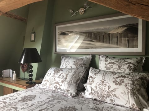 Standard Double Room, Ensuite, Garden View (Chambre Louise)