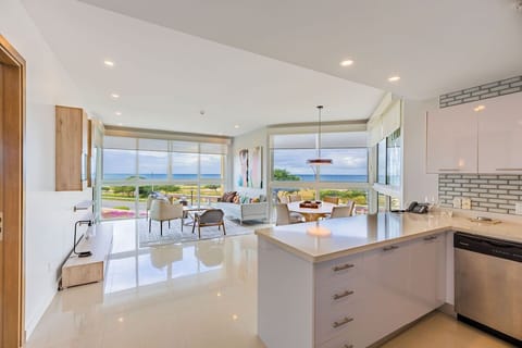 Suite, 3 Bedrooms, Ocean View | Private kitchen | Full-size fridge, microwave, oven, stovetop