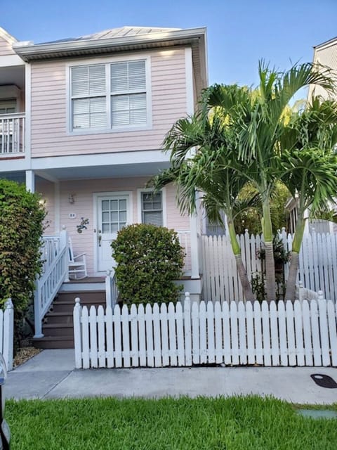 Front of Poolside Paradise!