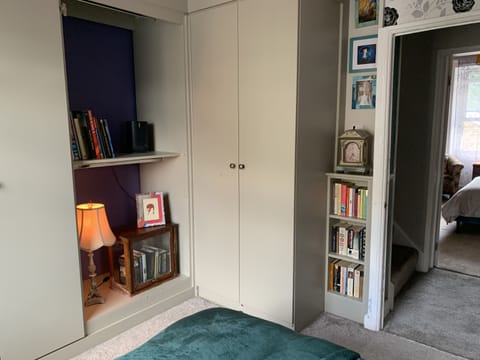 House | 4 bedrooms, iron/ironing board, free WiFi, bed sheets