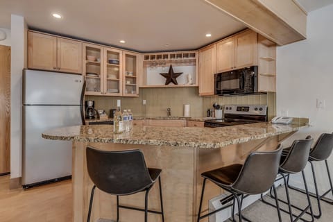 Full kitchen with bar seating