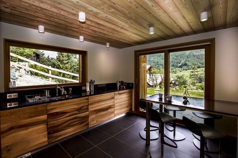 464b4d1a-1715-442d-85e0-052ac0843223