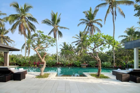 Indoor pool, 3 outdoor pools