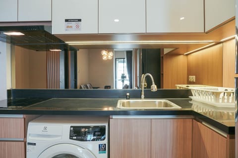 Room | Private kitchen | Fridge, microwave, stovetop, dishwasher
