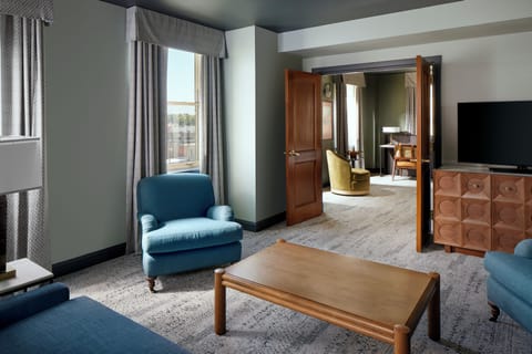 Suite, Tower | Premium bedding, in-room safe, desk, laptop workspace