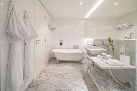 Emiliano Suite | Bathroom | Shower, free toiletries, hair dryer, bidet