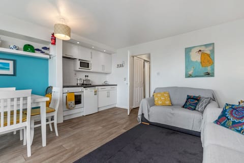 Sea Front Apartment, Spectacular Sea Views, Parking, Direct Beach Access