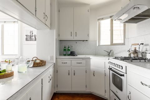 Bay View II kitchen.