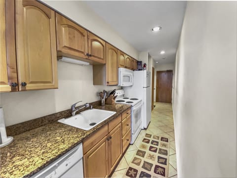 Condo, 1 Bedroom | Private kitchen | Fridge, oven, stovetop, dishwasher