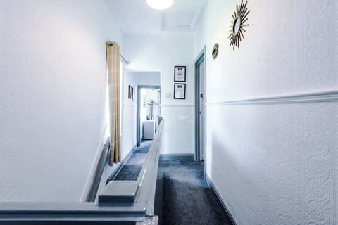 The main landing leading to the 4 bedrooms and the bathroom.