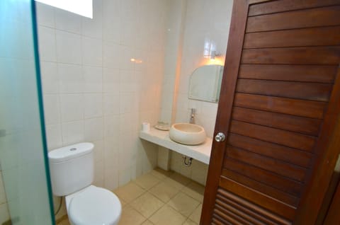 Standard Double or Twin Room | Bathroom shower